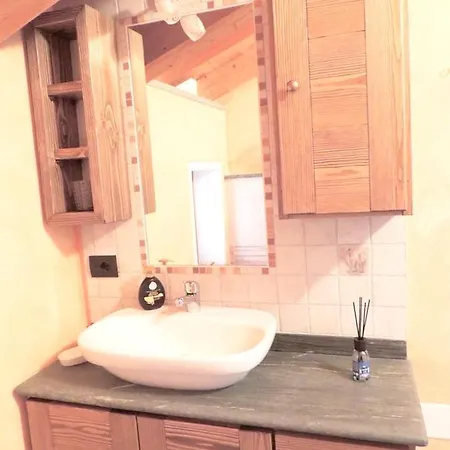 Charming In With Mountain View Апартаменты *